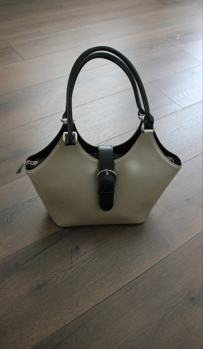 Beijo Women's Two-Tone Tote Bag in Light Sliver and Black - Picture 4 of 11